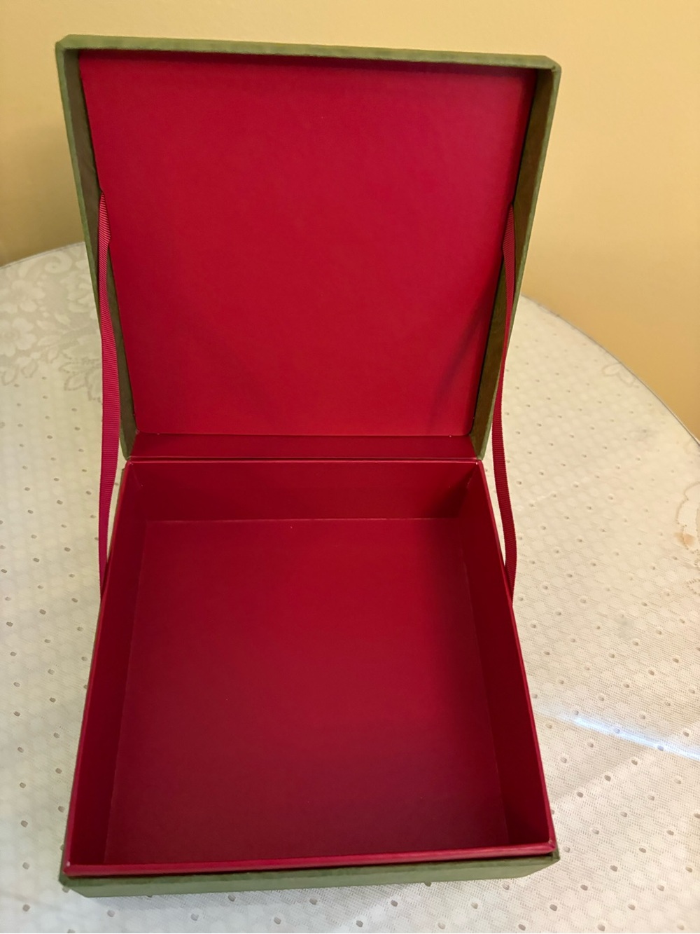 Gucci Gift Box - Picture 2 of 2